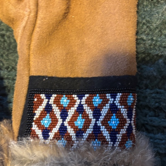 RYSY SHORT CUFF MITTEN IN BROWN - Picture 7 of 15